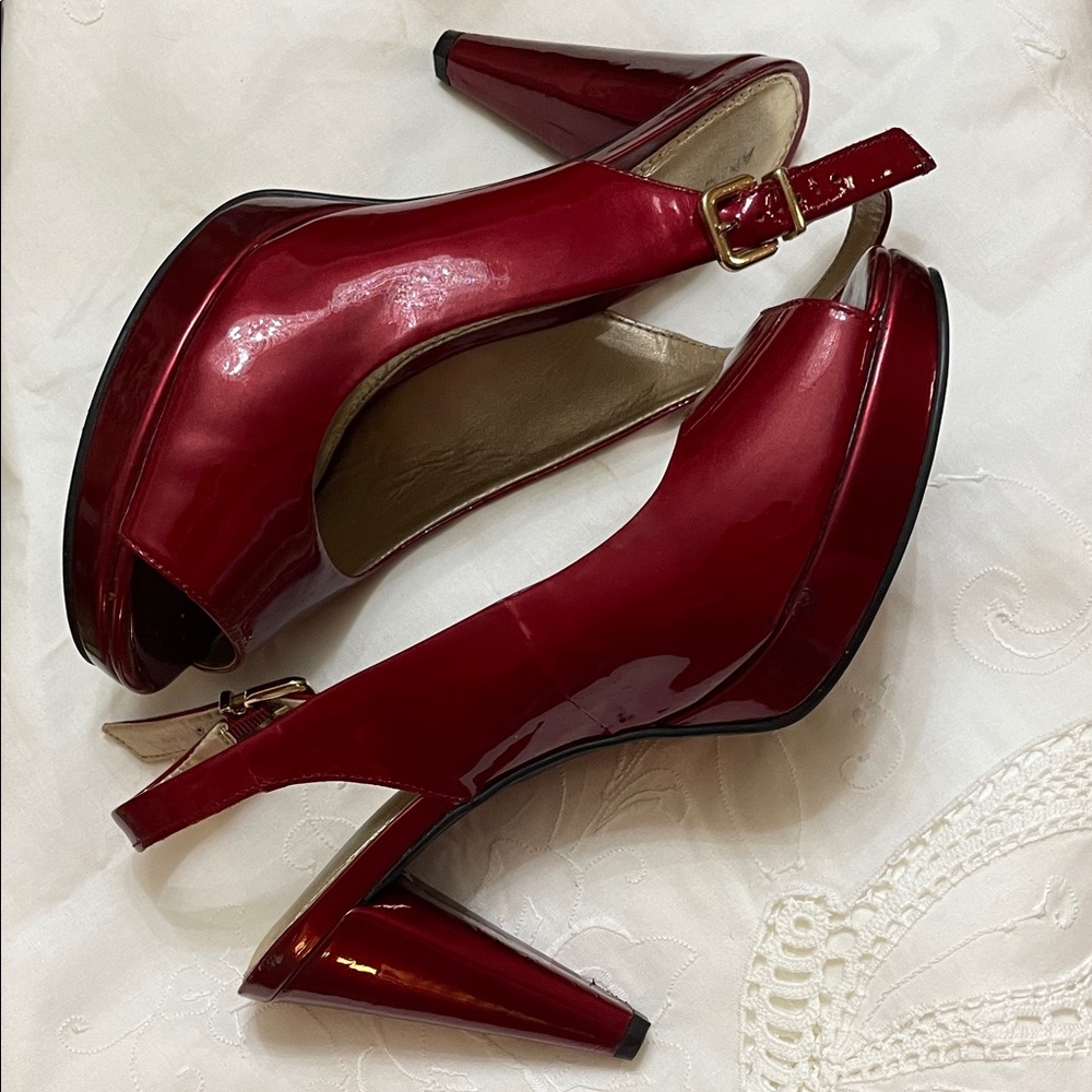 Antonio Melani Women's Red Open Toed Heels. Very Good Condition. Size 8.5.